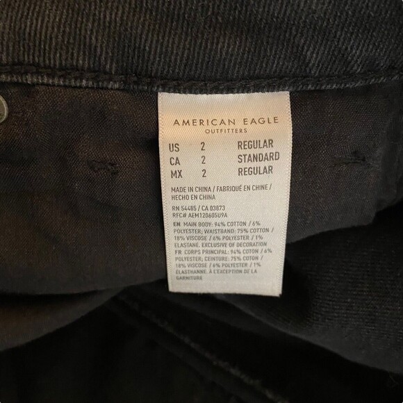 American Eagle Women's Size 2 Mom Straight Jean Distressed Faded Black Denim 90s - Picture 4 of 14